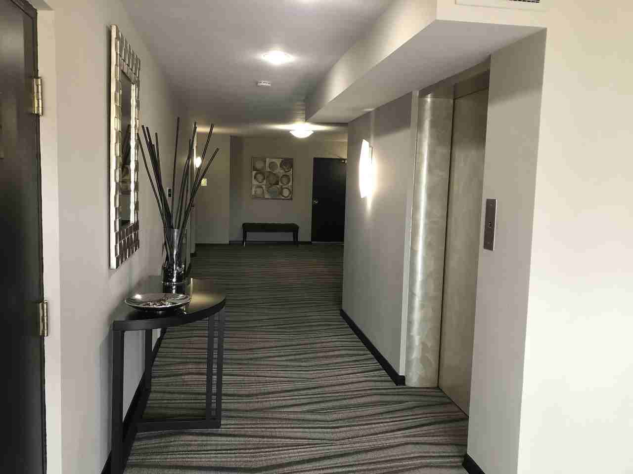 520 S Brentwood Blvd - Photo 2 of 10