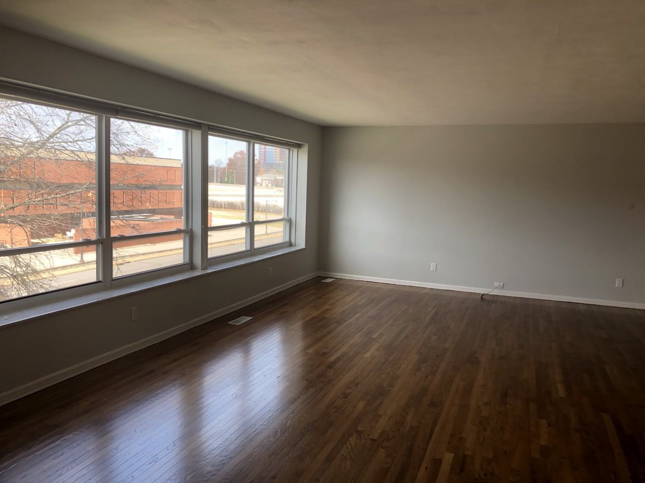 520 S Brentwood Blvd - Photo 3 of 10