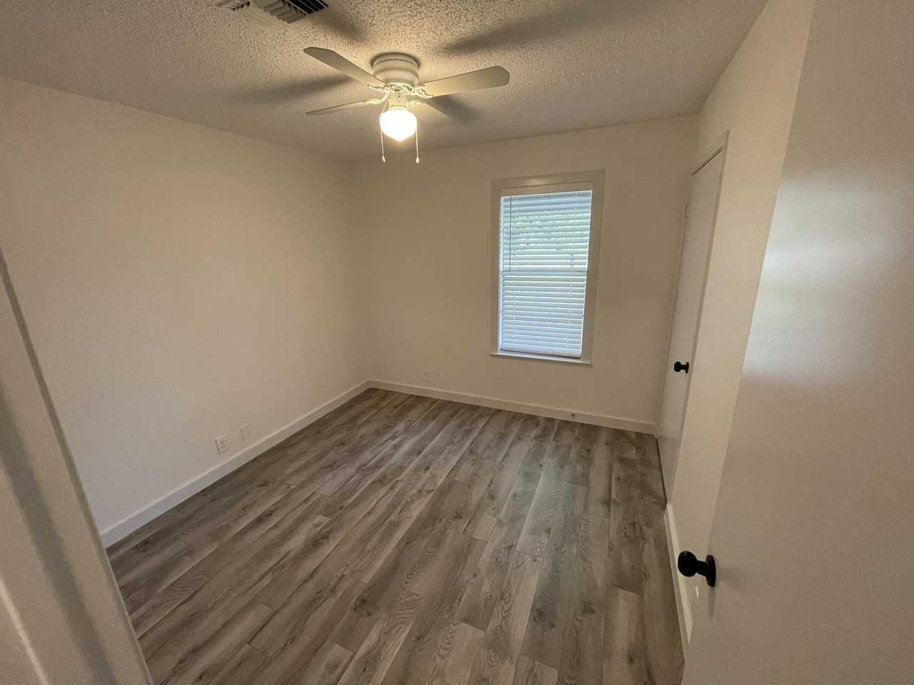 407 Marburger St - Photo 3 of 9