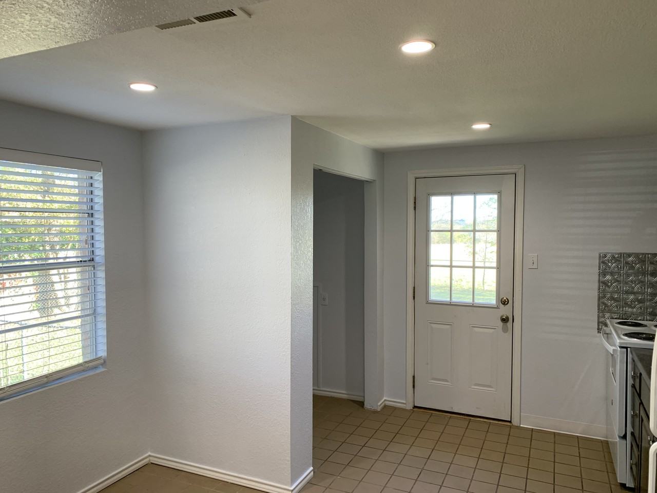 403 S Love Ave - Photo 3 of 6
