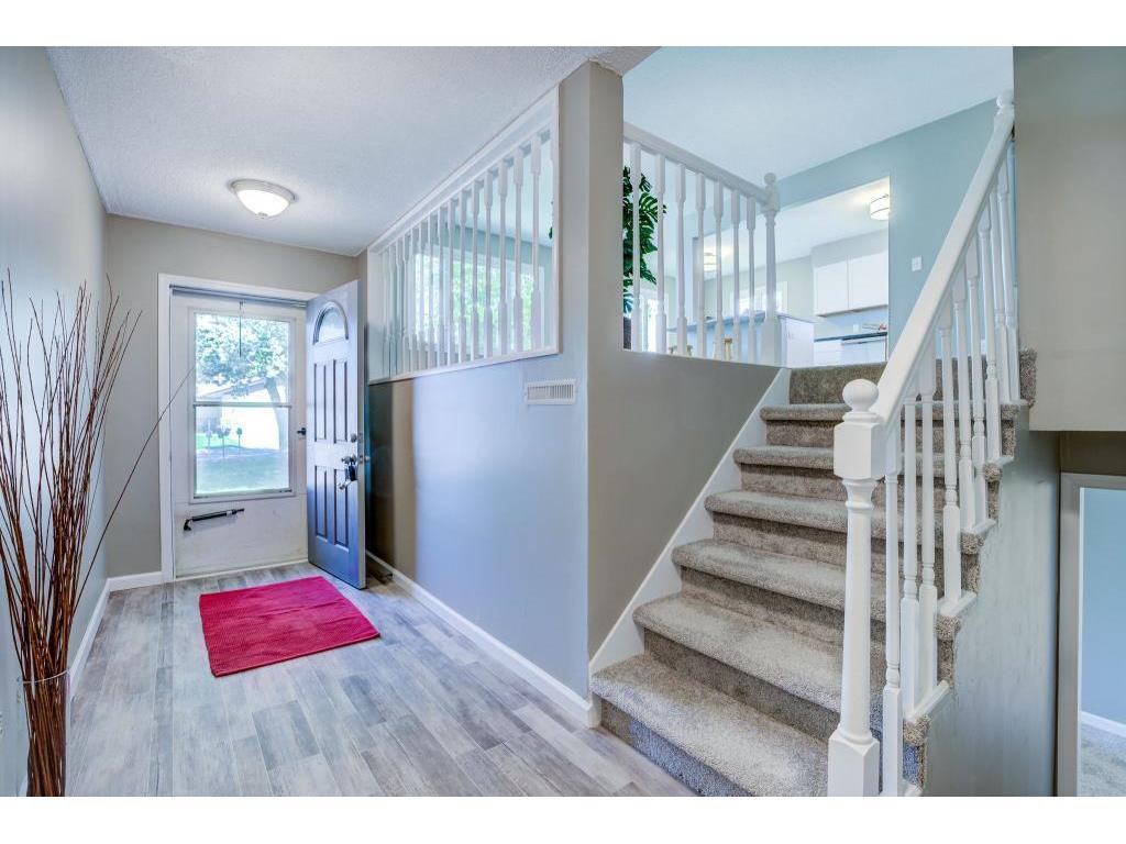 181 Windsor Court - Photo 3 of 5