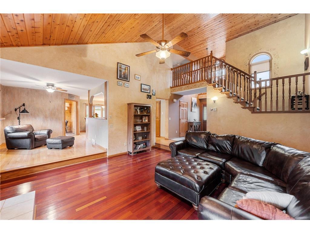 209 Greenbriar Lane - Photo 2 of 9