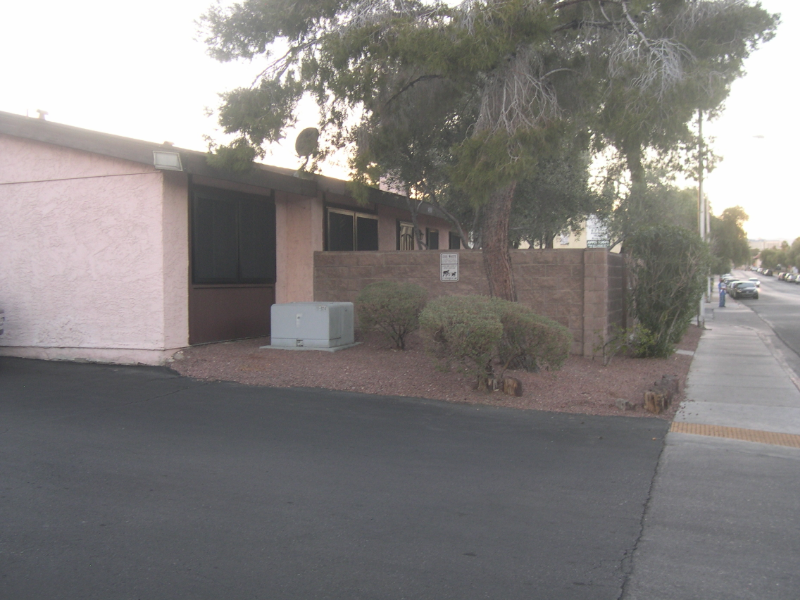 4310 Caliente Street - Photo 4 of 37