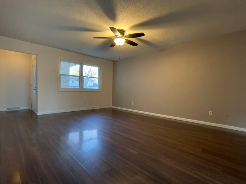 2038 Austin Dr - Photo 2 of 10