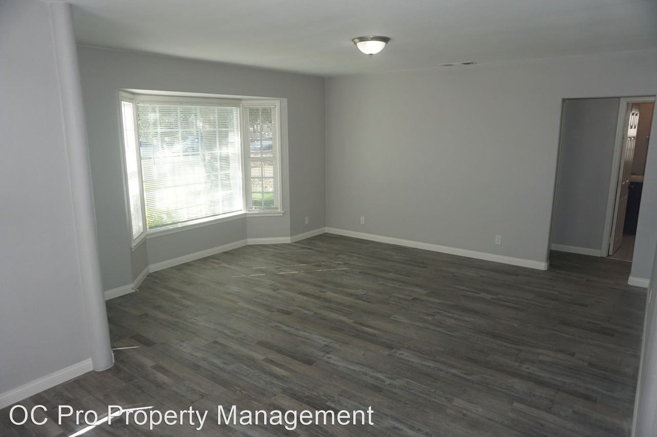 1437 Cypress Ave - Photo 3 of 5