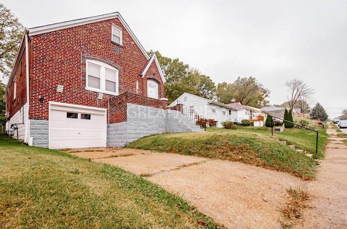 6912 Glenmore Ave - Photo 3 of 36