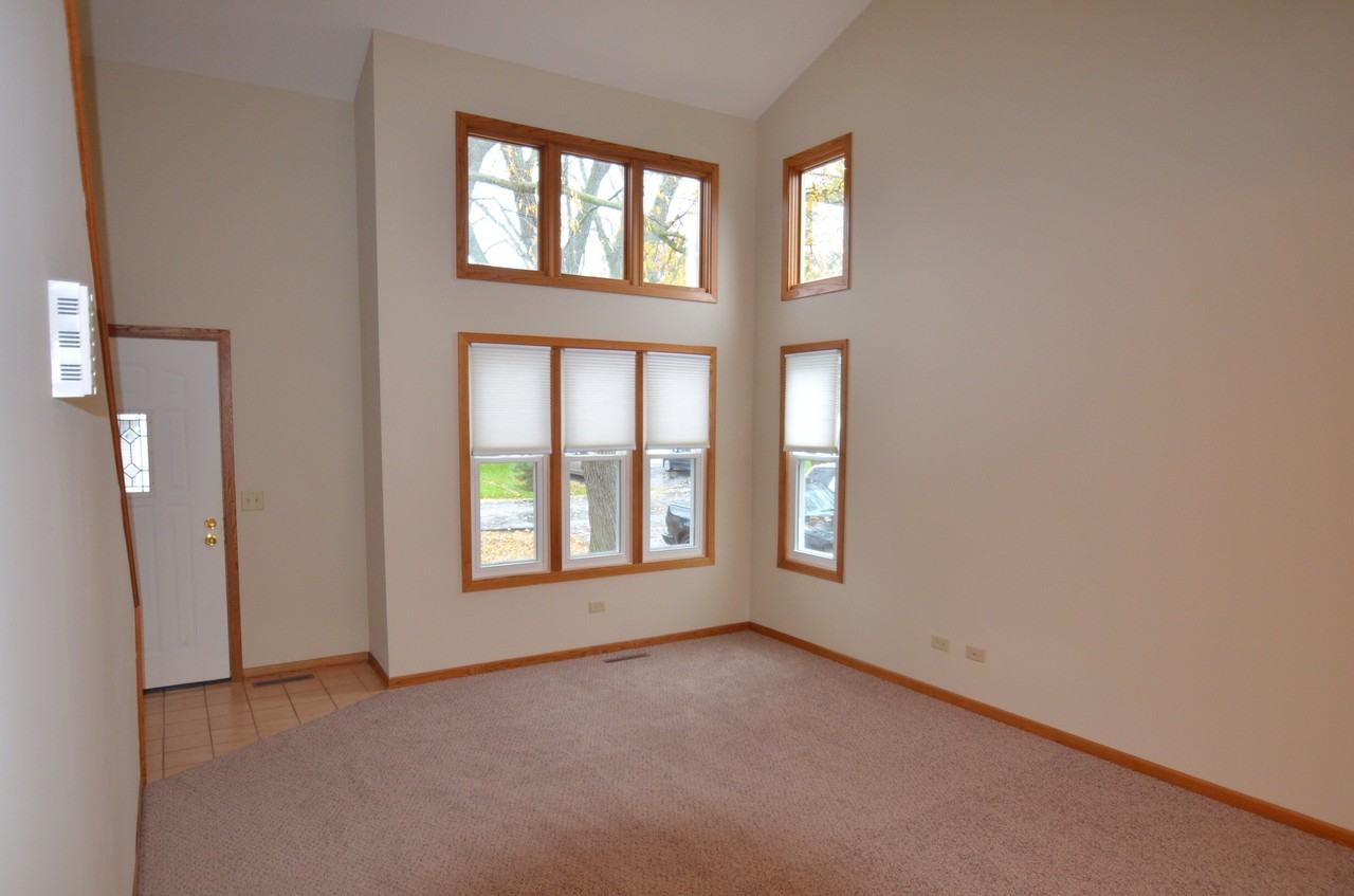 235 S Highland Dr - Photo 2 of 7