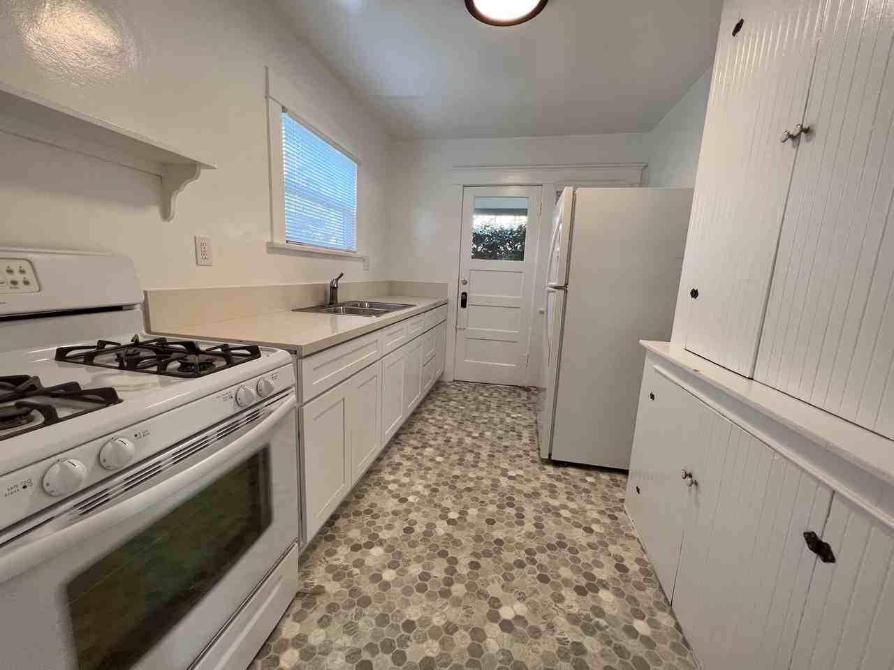 1343 Chelsea Avenue - Photo 4 of 12