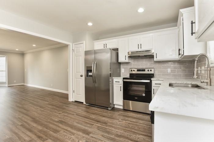 204 Towne Valley Ct - Photo 2 of 12