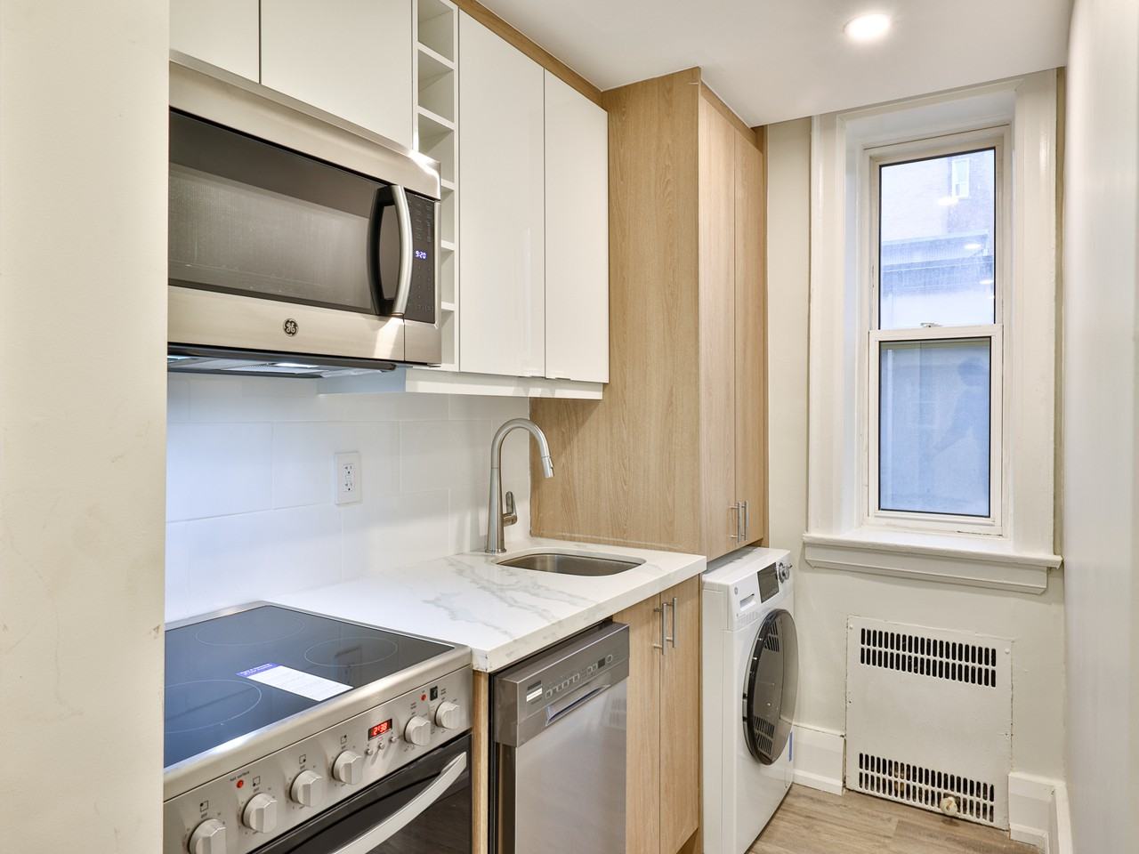 464 Spadina Road - Photo 3 of 20