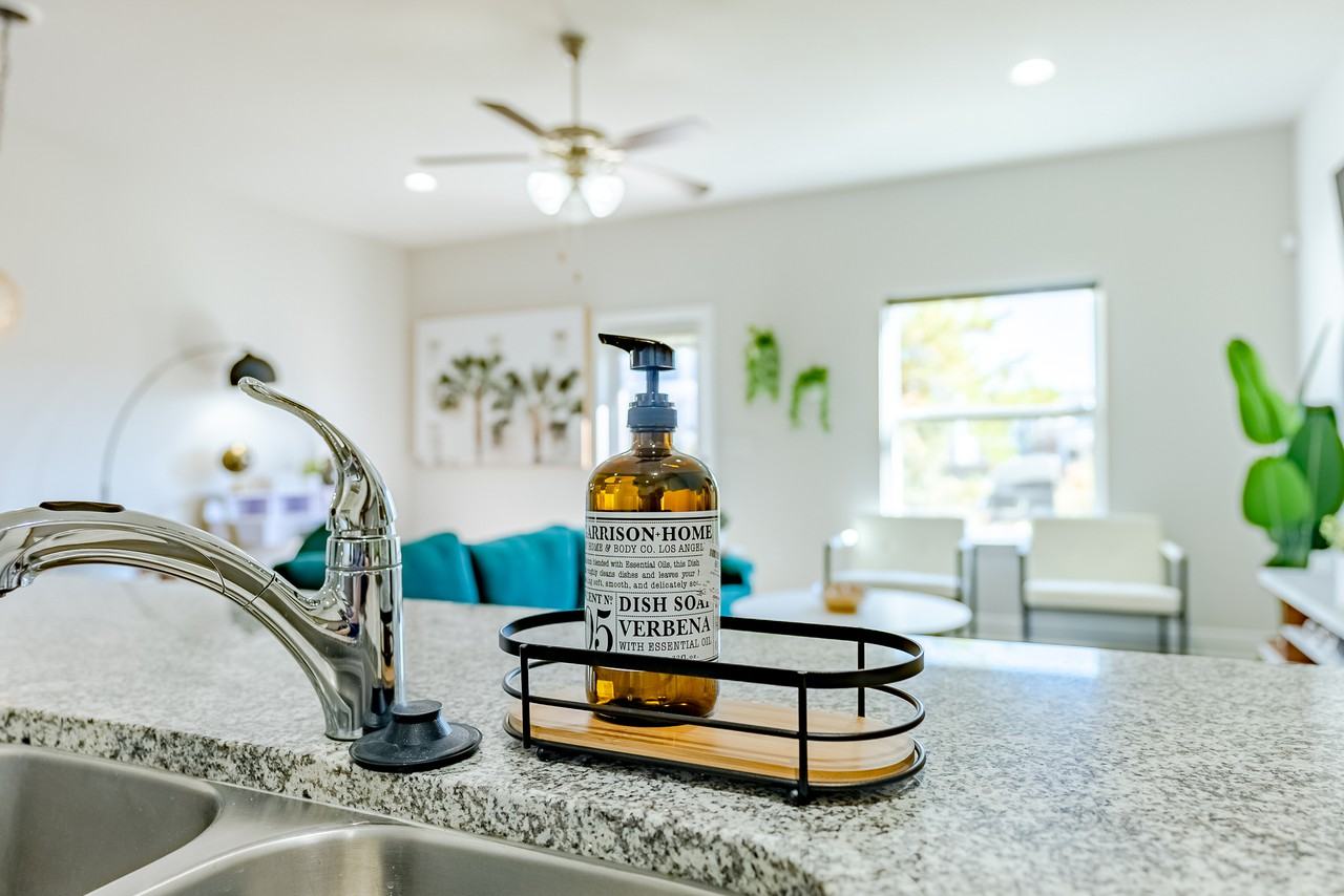 1946 Pointe Dr - Photo 3 of 39