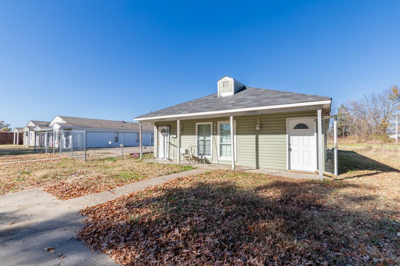 318 Gannt Street - B #B - Photo 2 of 34