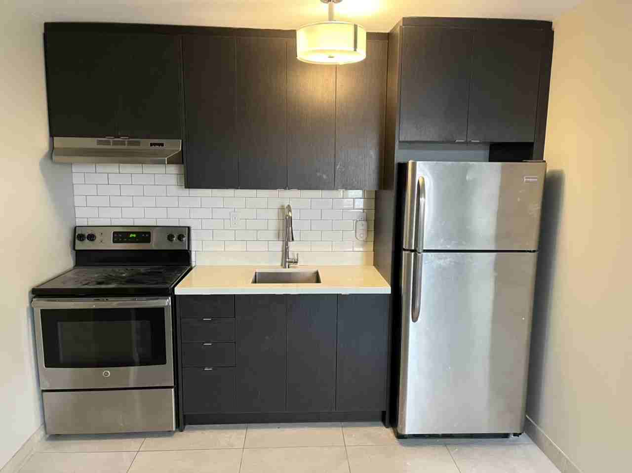 1115 Dufferin St - Photo 3 of 8