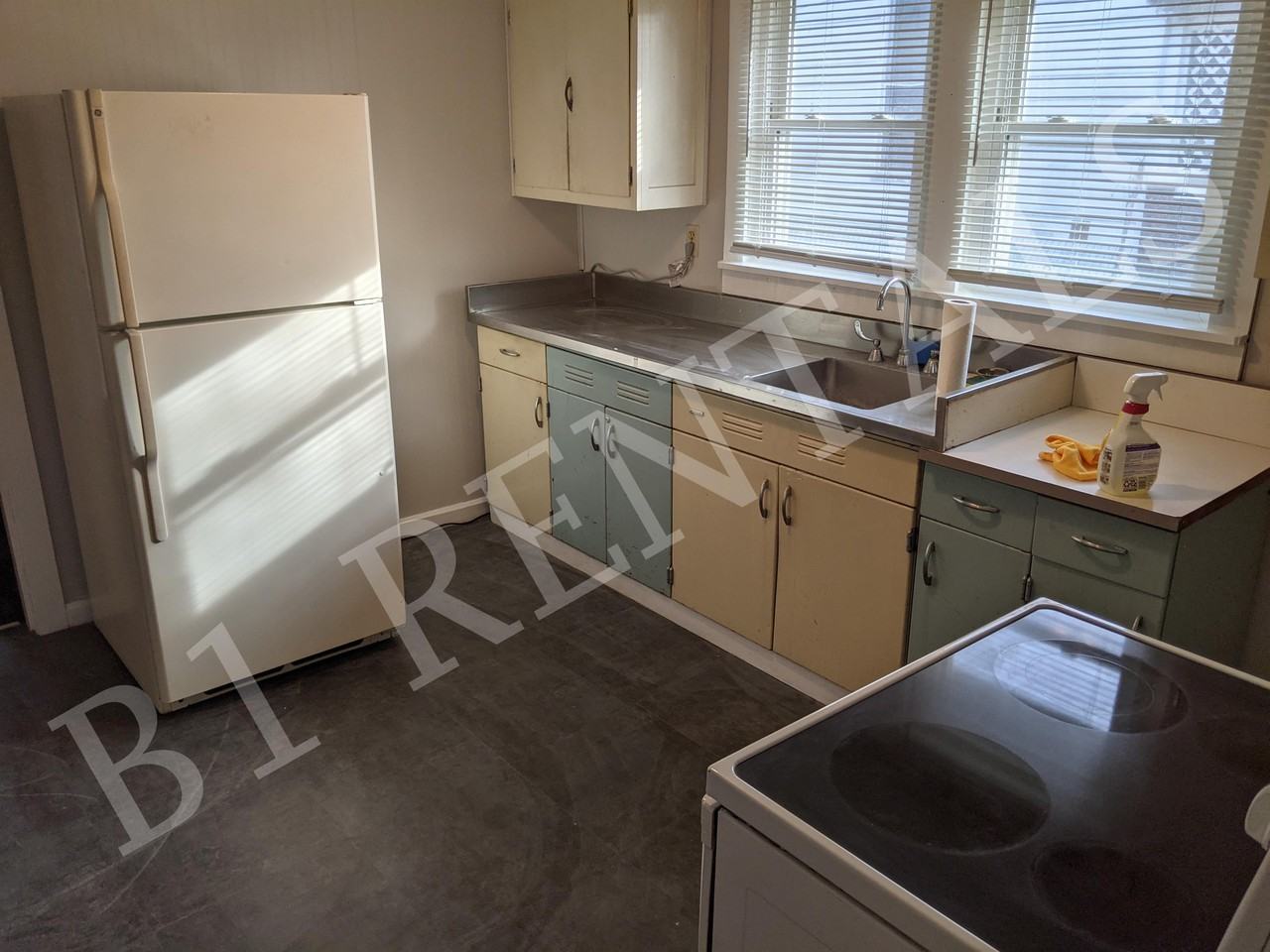 311 S Obrien St #1 - Photo 3 of 10