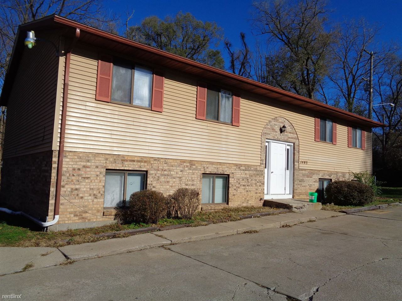 1403 Huntington Ave - Photo 2 of 2