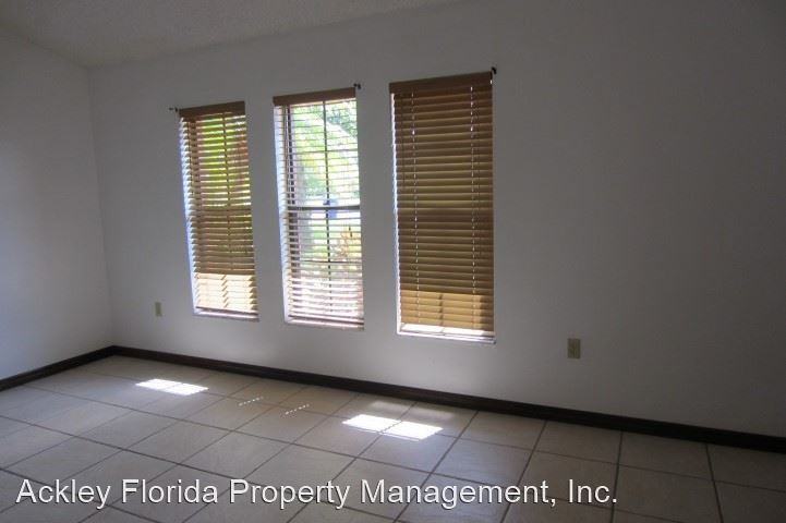 2200 Oakview Cir - Photo 2 of 12