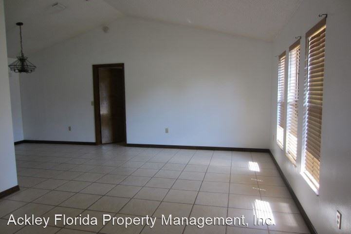 2200 Oakview Cir - Photo 3 of 12