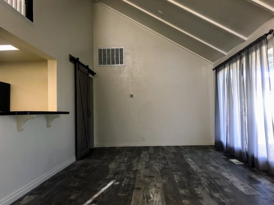 1071 Nw Keasey St - Photo 3 of 29