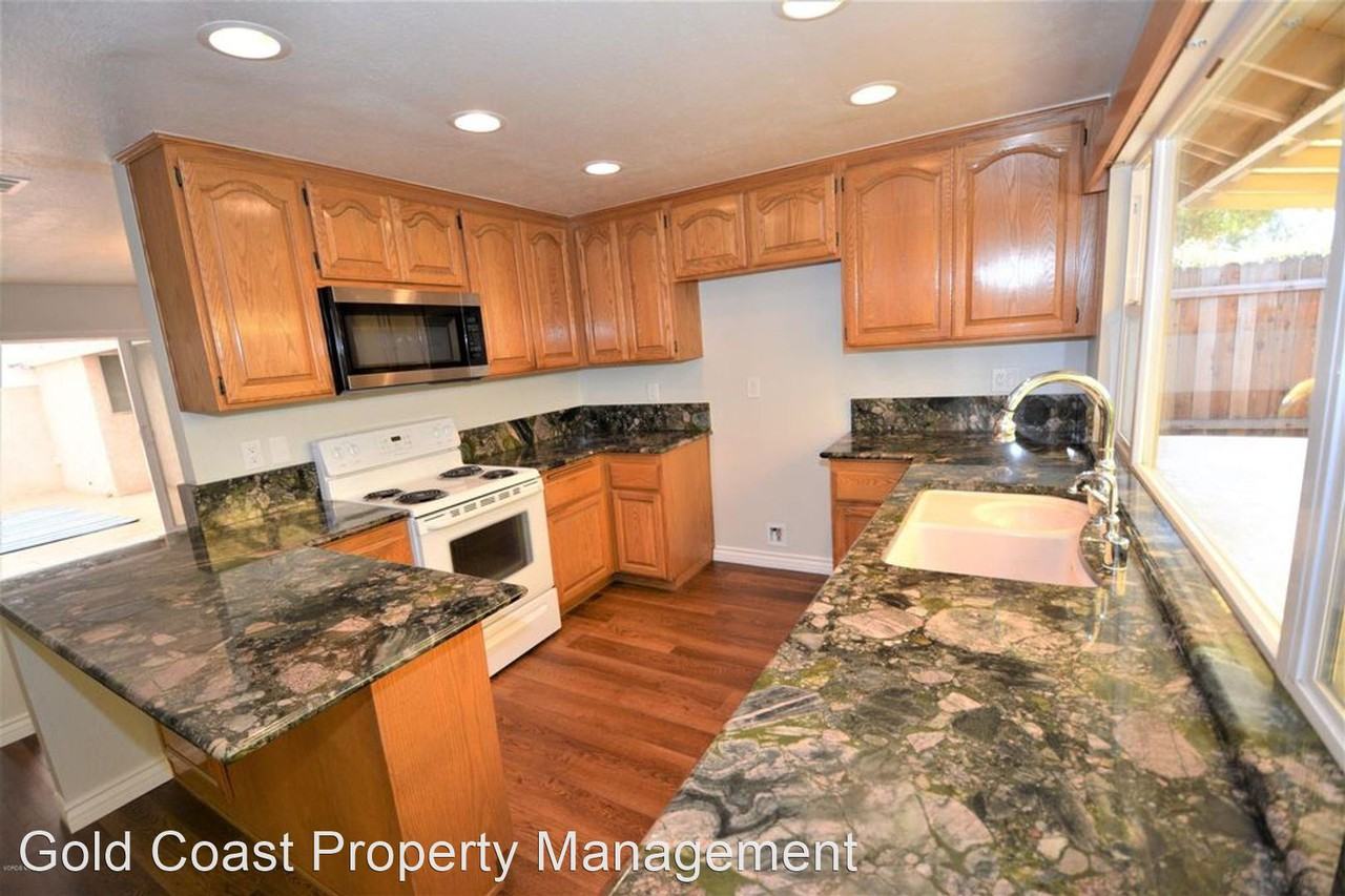 1039 Bradford Ave - Photo 2 of 33