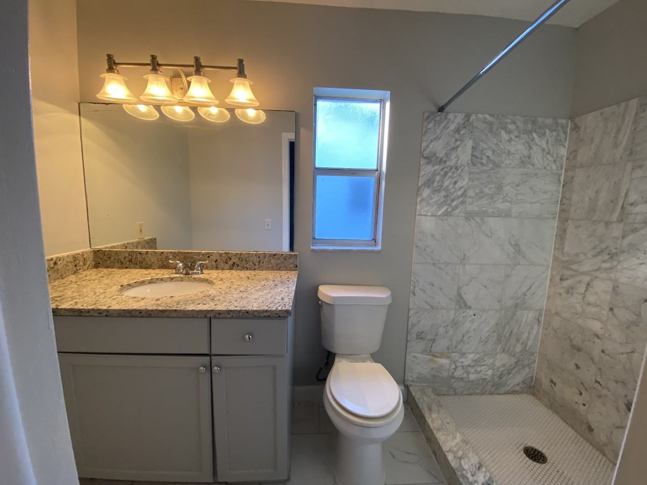 609 Princeton St - Photo 3 of 12