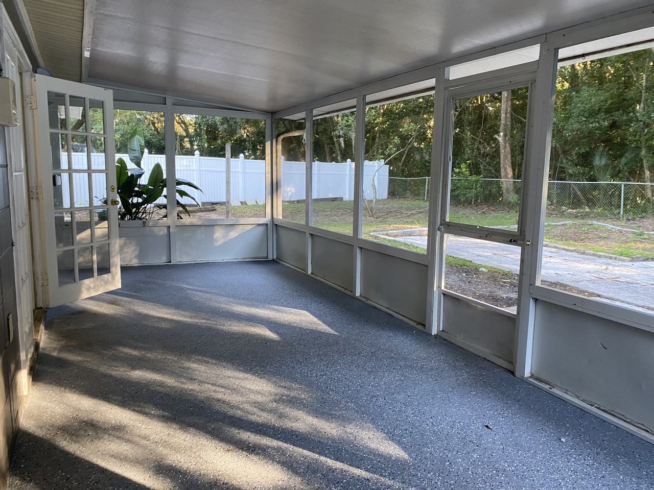 609 Princeton St - Photo 6 of 12