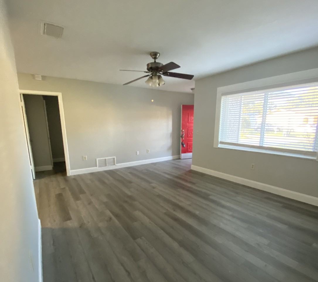 609 Princeton St - Photo 7 of 12