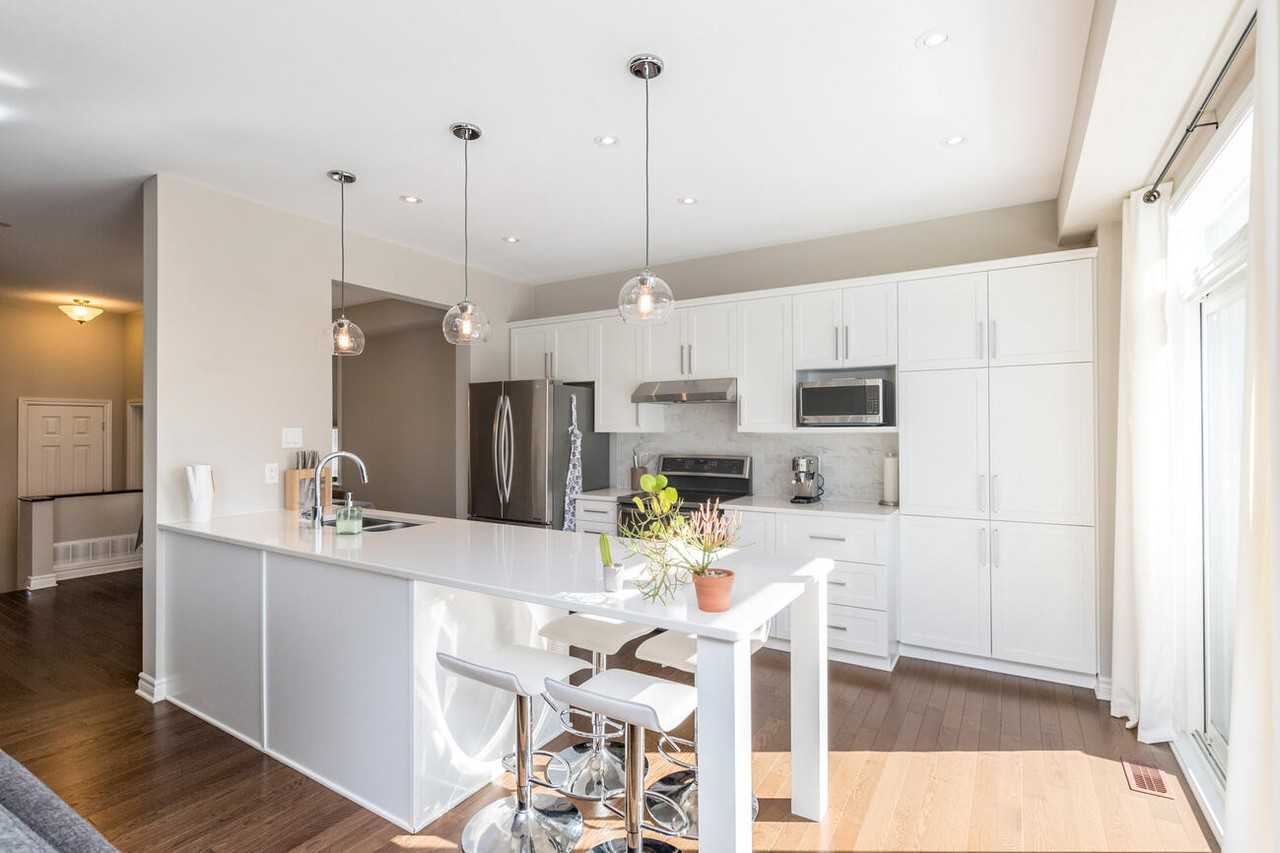 122 Cambie Rd - Photo 2 of 12
