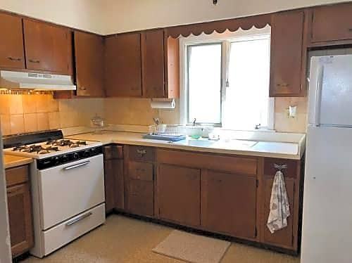 1329 W Wood St - Photo 2 of 6