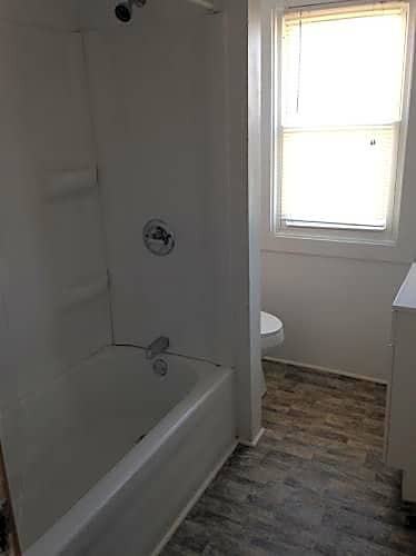 1329 W Wood St - Photo 3 of 6