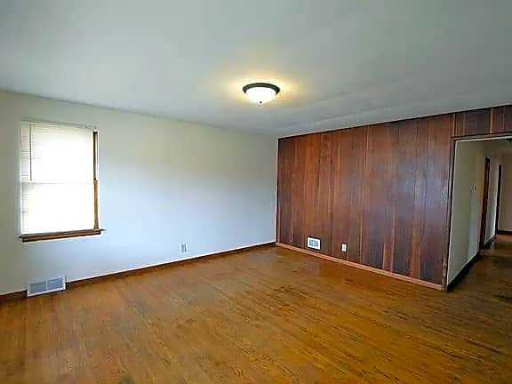 1256 Morgan St - Photo 2 of 7