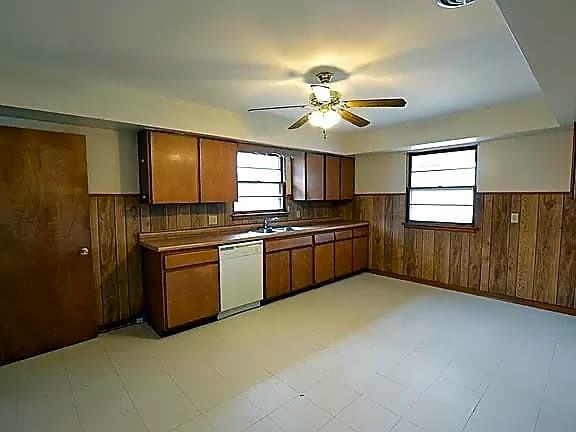 1256 Morgan St - Photo 3 of 7