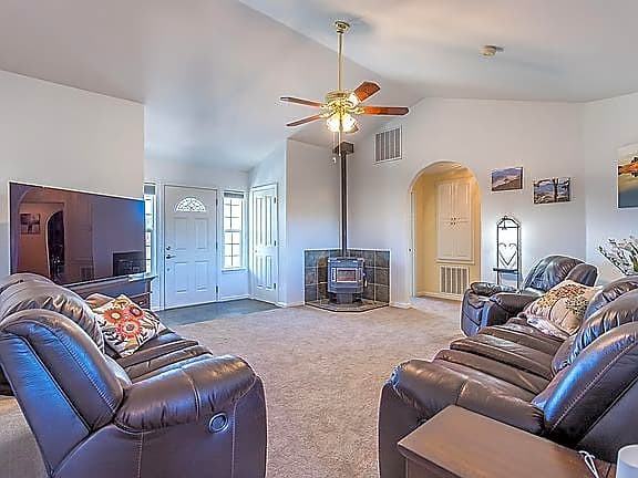 12039 Wanda Ln - Photo 2 of 10