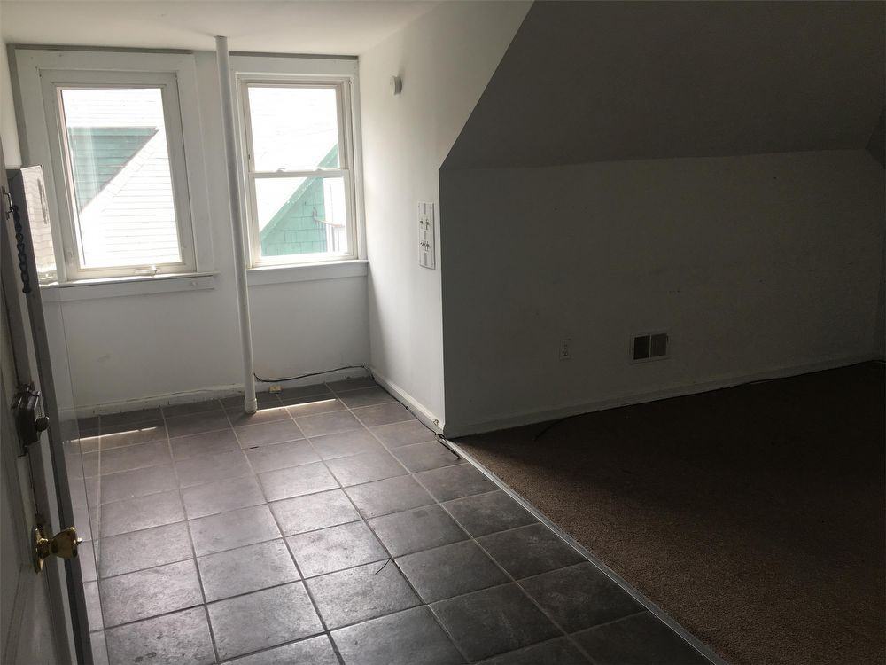 15 15 Lagrange Avenue - 5 - Photo 2 of 12