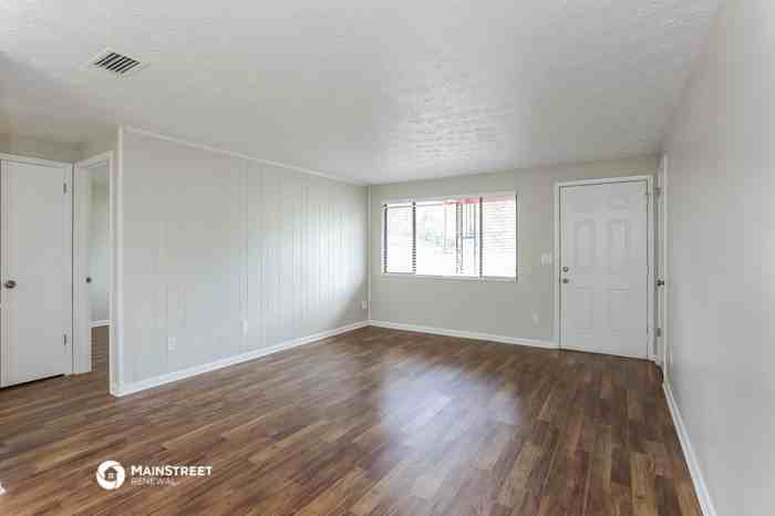 9572 Spottswood Rd W - Photo 3 of 16