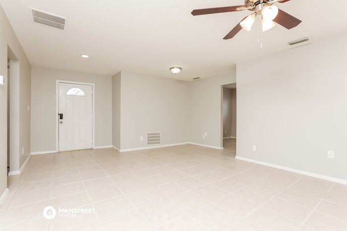 704 19th St - Photo 3 of 16