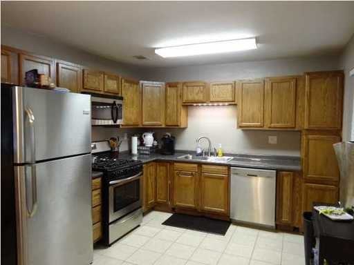 832 Lynn Ct - Photo 3 of 12