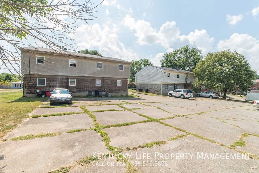 243 Landings Dr - Photo 3 of 16