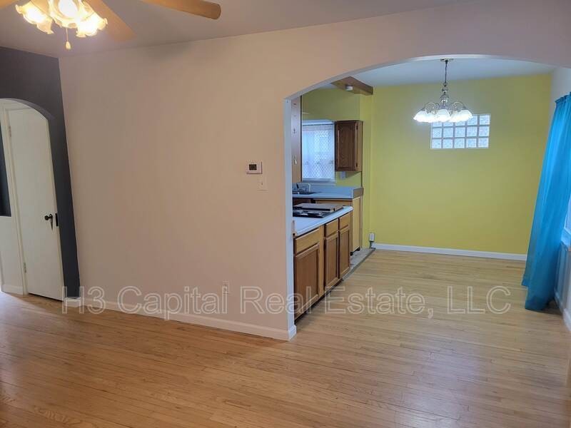 2634 Benton St - Photo 2 of 10