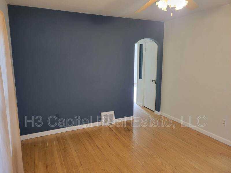 2634 Benton St - Photo 3 of 10