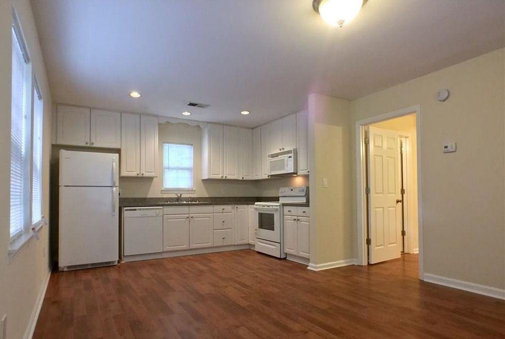 525B E 58th St #1 - Photo 2 of 10