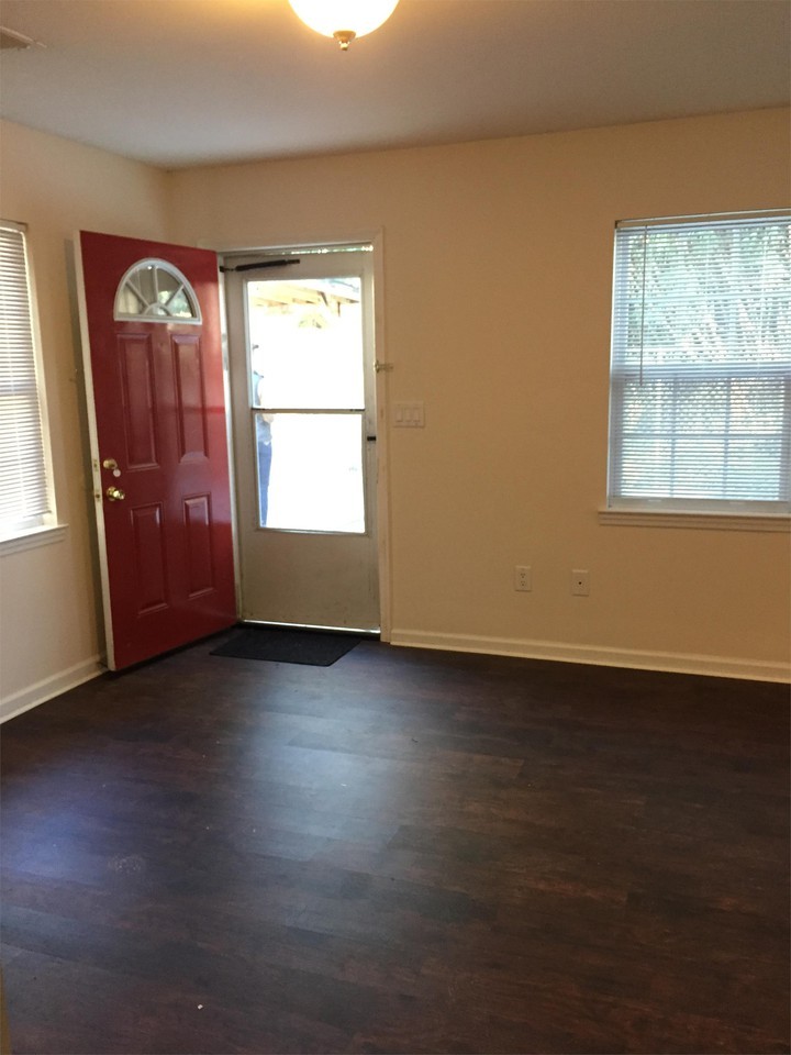 525B E 58th St #1 - Photo 5 of 10