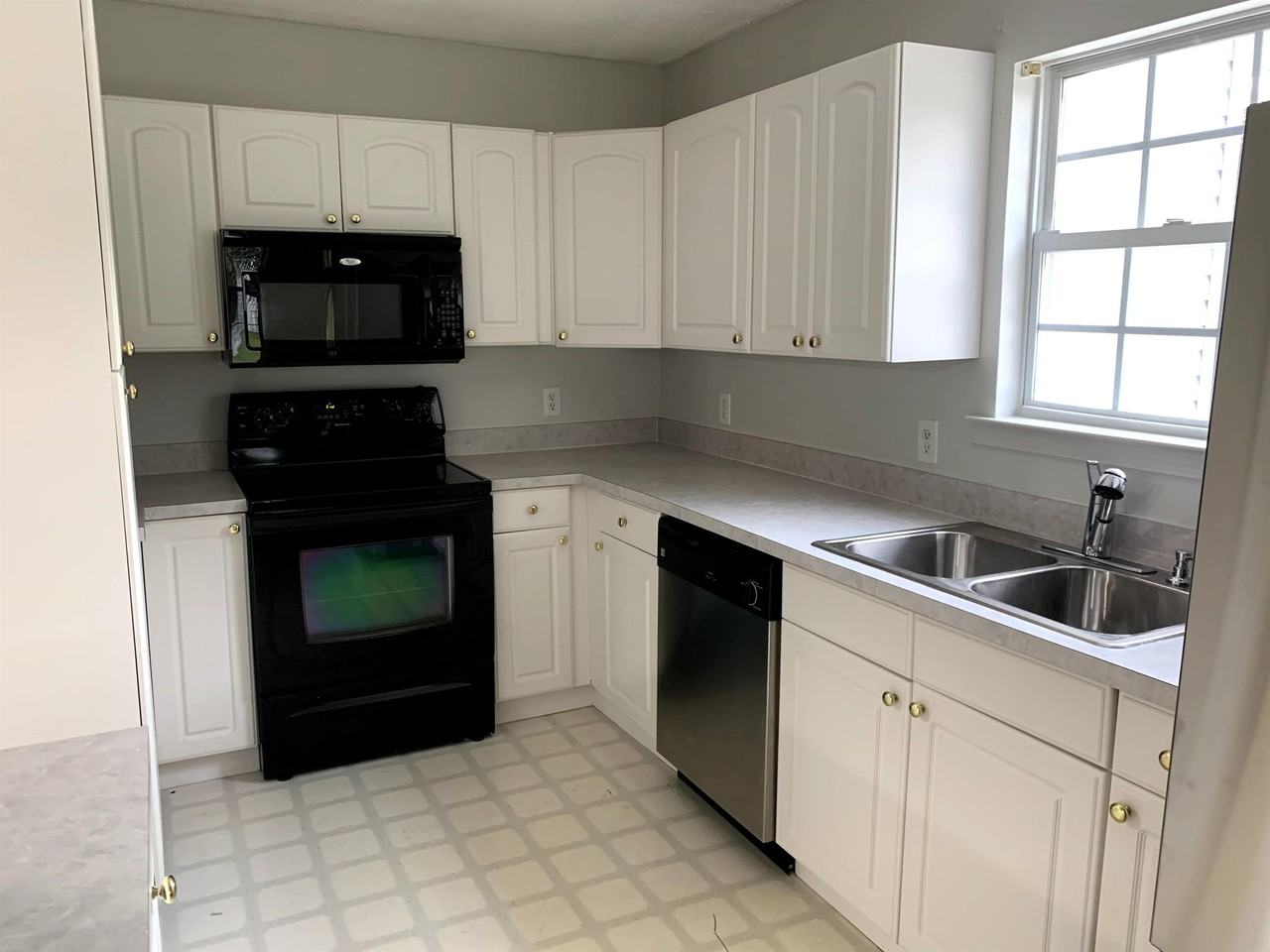 1132 Lancelot Ln - Photo 6 of 21