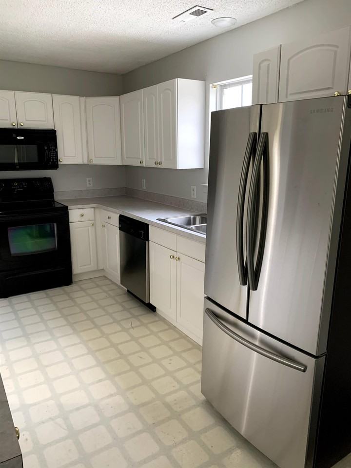 1132 Lancelot Ln - Photo 7 of 21