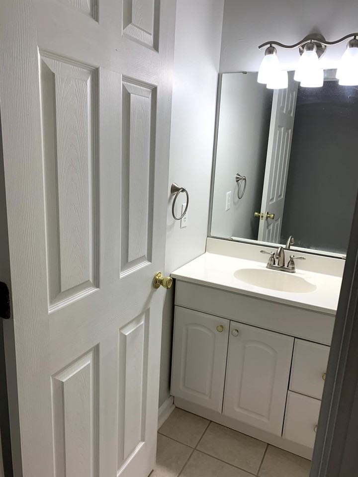 1132 Lancelot Ln - Photo 7 of 31