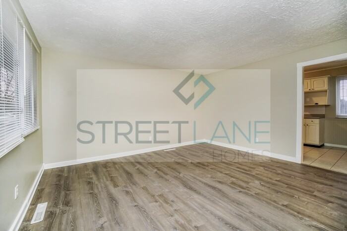 4539 Paxton Dr S - Photo 3 of 15