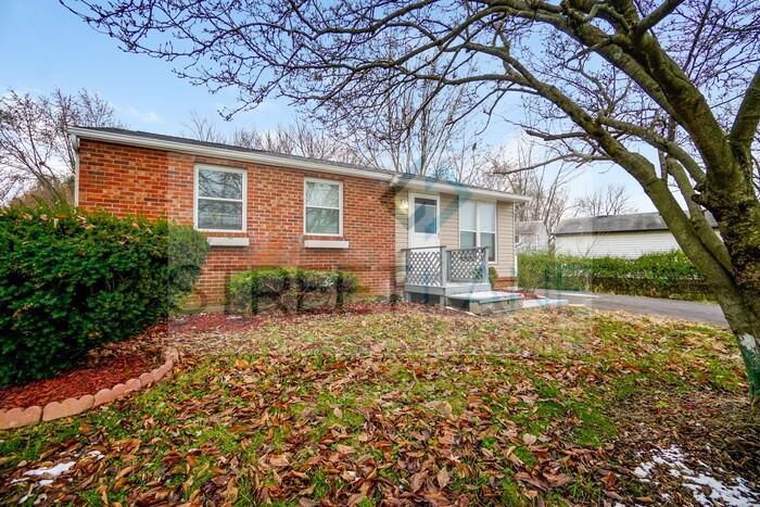 6200 Maple Canyon Ave - Photo 2 of 15