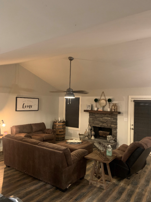 1040 Matthew Ln - Photo 2 of 12