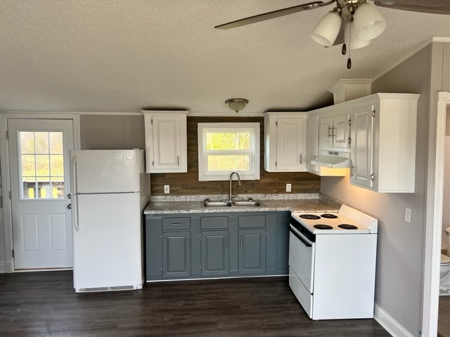 988 Sunset Dr - Photo 3 of 9