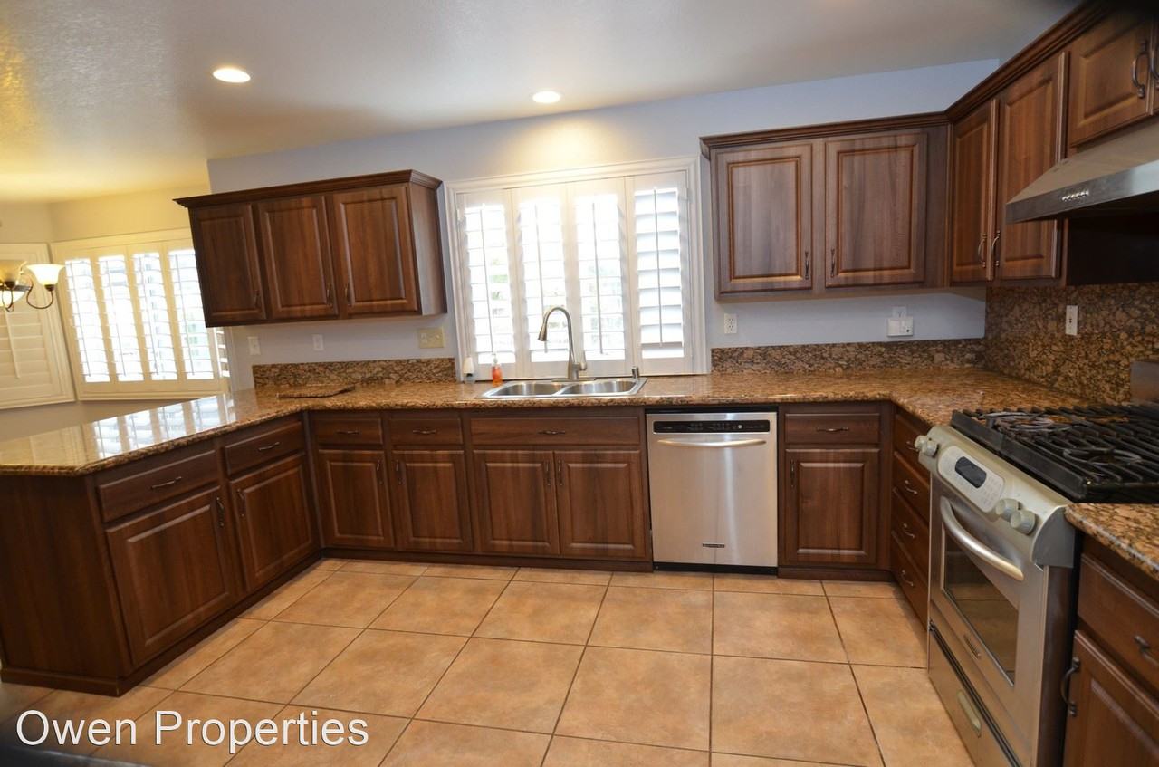 1476 Knollwood Pl - Photo 2 of 34