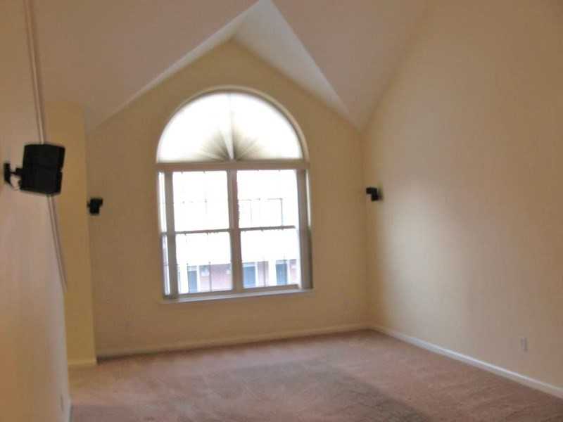 1466 Ashford Ct - Photo 3 of 24